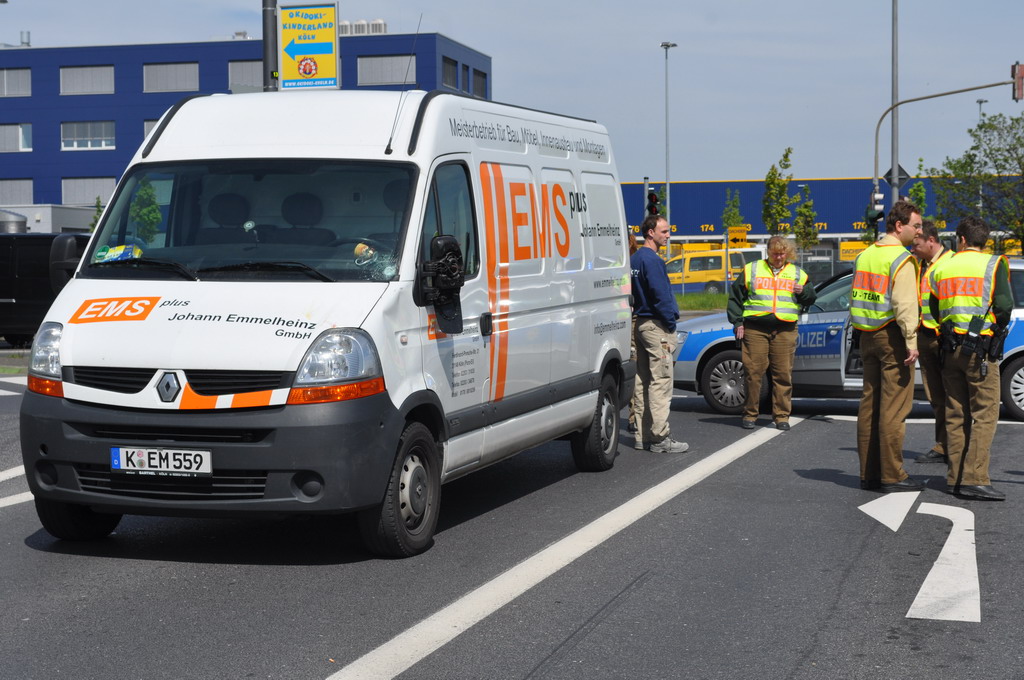 VU 14 jäh Junge angefahren Koeln Porz Gremberghoven Maarhaeuserweg P05.JPG